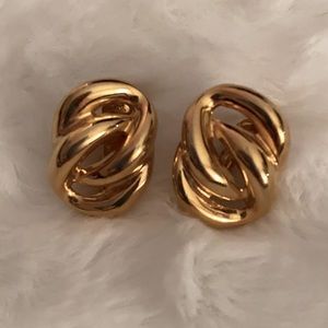 Vintage 80s Signed NAPIER gold tone interlock chain clip on size Small